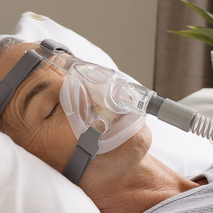 man wearing simplus cpap mask in bed