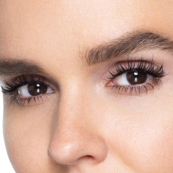 lash curling model Black Mascara