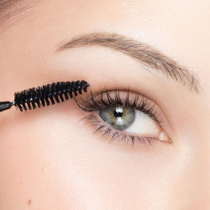 Mascara application- Renata