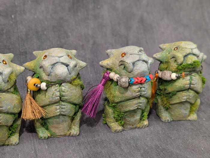 MINI FAUX STONE EFFIGY STATUE GROUP 2
