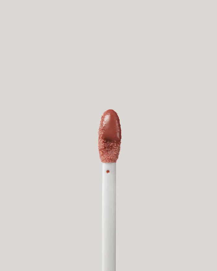 Close Up of Pro Kiss'r Luscious Lip Balm in shade Latte Lips applicator.