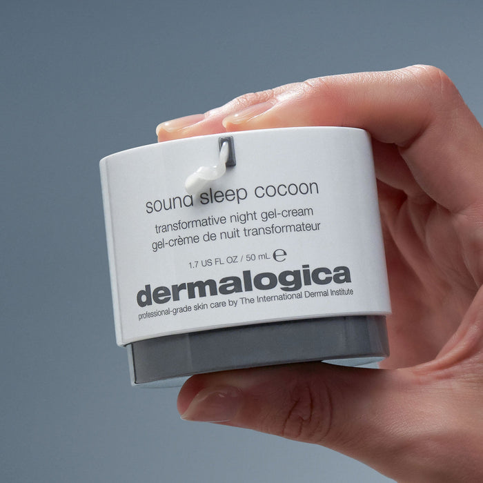 sound sleep cocoon night gel-cream in hand