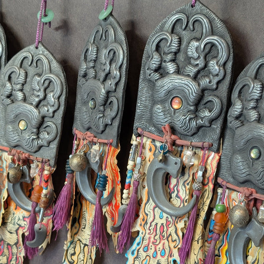 WARDING PAW COLD CAST IRON WALL TALISMAN